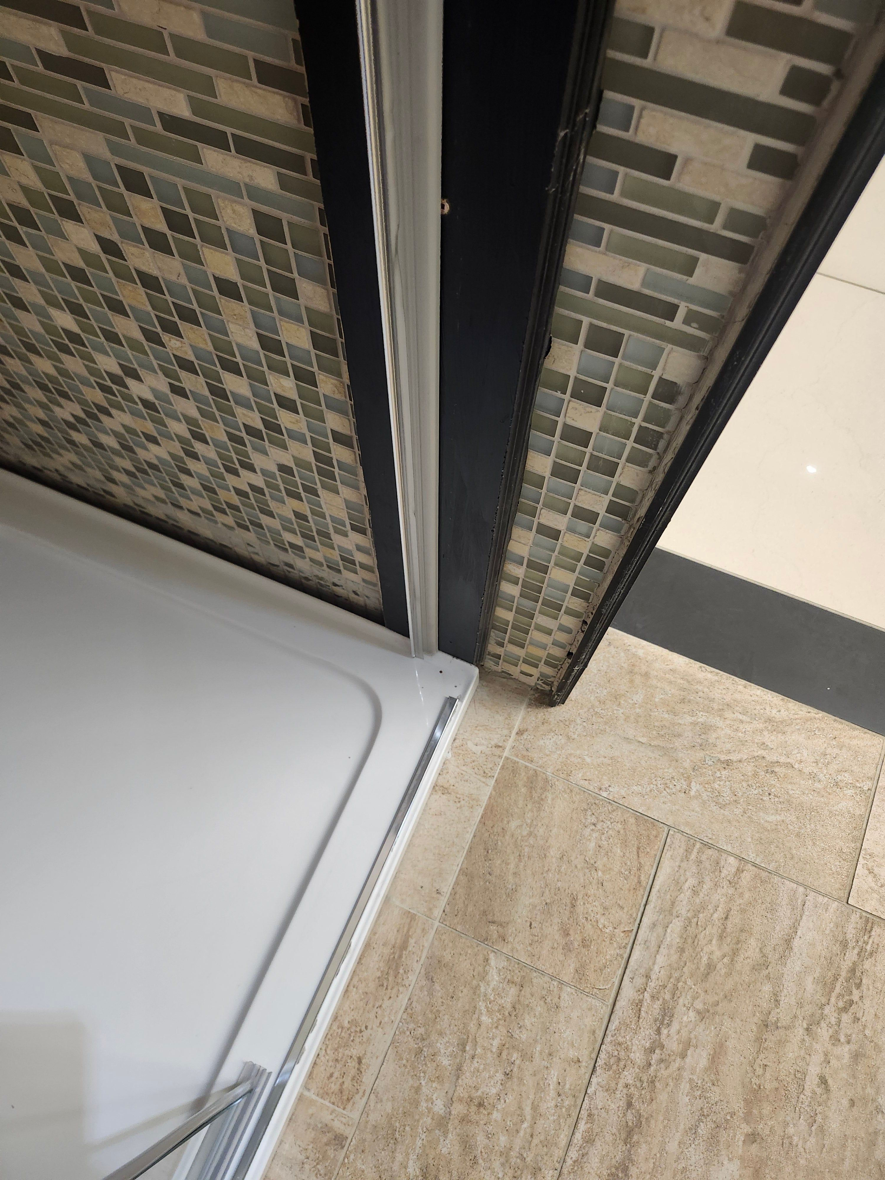 Maax Shower door and Vida Shower Base combo (as is)