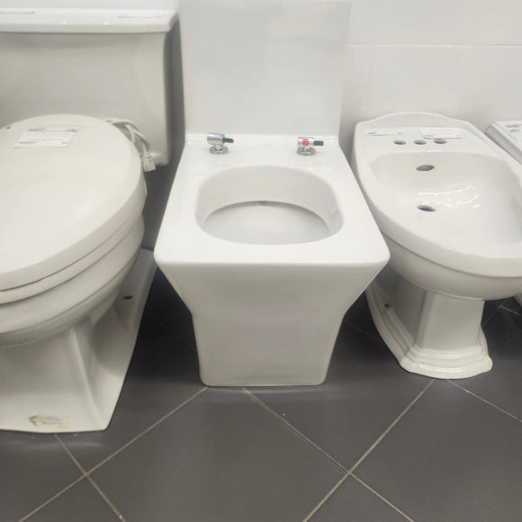 Kohler Reve Elongated Dual Flush 1 pc toilet Floormodel as is Clearance (I14) K3797 NO SEAT