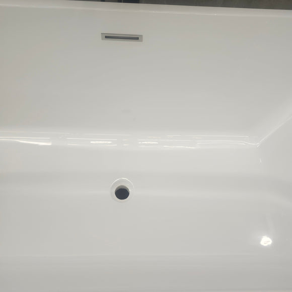 Rubi Eve 67 x 30 Freestanding Bathtub Floormodel Clearance as is M4