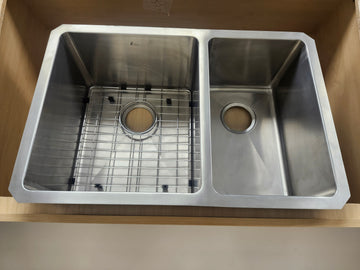 Vida Acute 27" x 18" Stainless Steel Square Undermount Kitchen Sink Floormodel Clearance as is