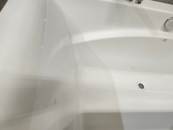 Maax Tub 72 x 36 Arofeel optik white floormodel clearance as is m6