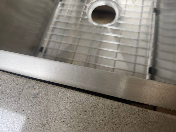 Vida Acute 32" x 18" Stainless Steel Square Undermount Kitchen Sink Floormodel Clearance As is