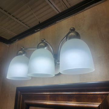 Sea Gull Bathroom Lighting Fixture Floormodel Clearance As Is (H17)