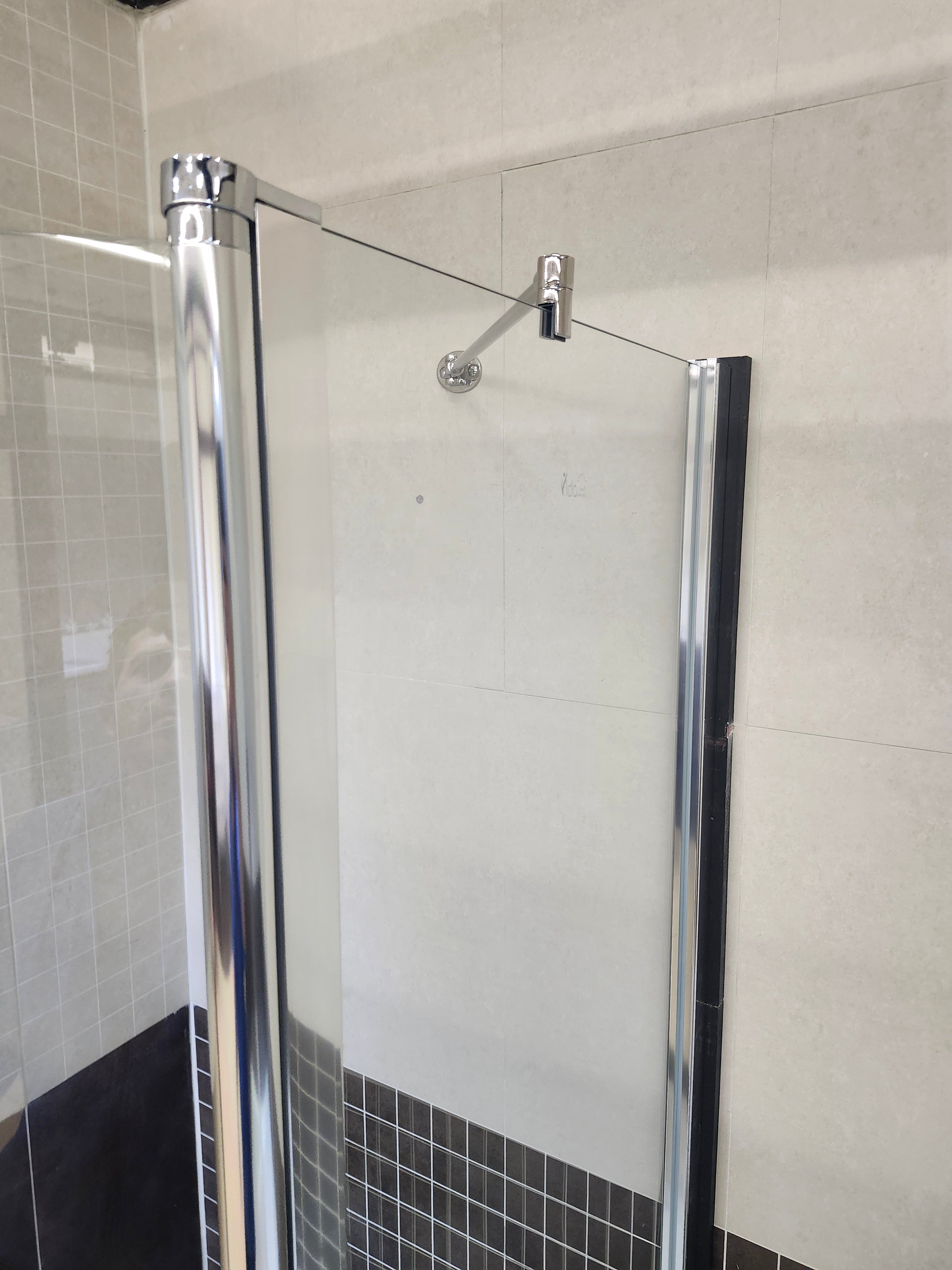 Vida 48 x 36 shower bsae and vida shower door (as is) - 0