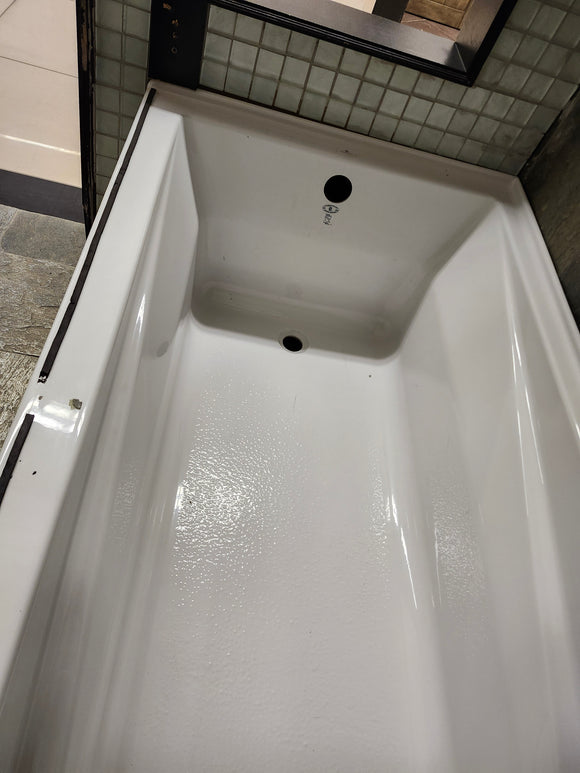 Neptune 60 x 32 built in bathtub as is floormodel with skirt afr azea k8