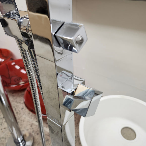 Aquabrass Roman Deck Tub Filler with Hand Held Shower Head Chrome Floormodel as is