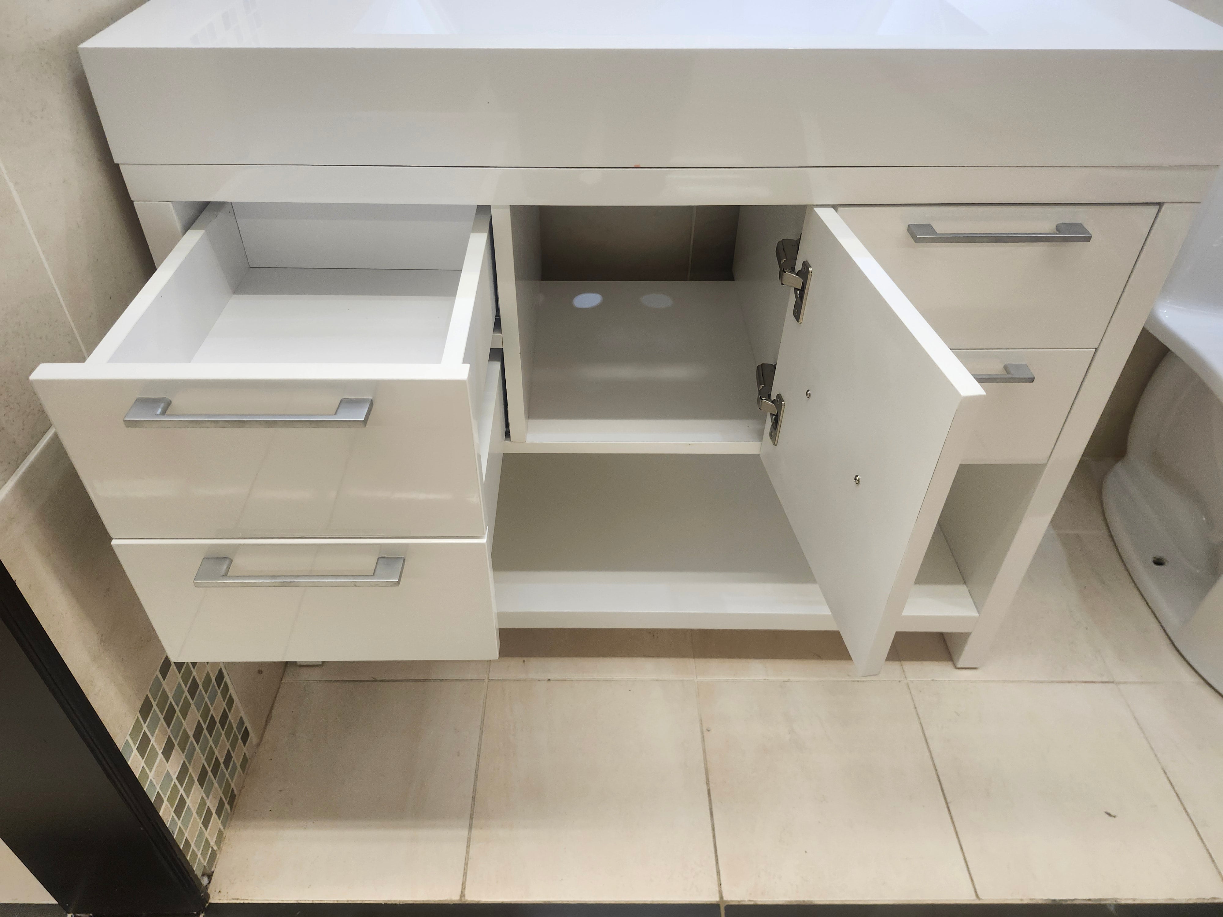39" Vero Glossy White Vanity with Countertop Combo (as is)