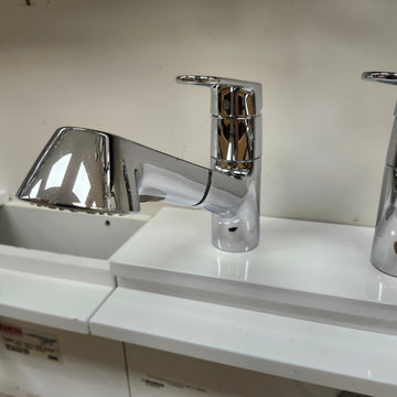Grohe Kitchen Faucet with Extending Faucet Head Chrome Floormodel Clearance As Is