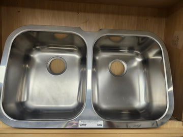Blanco Kitchen Sink 21 x 18 undermount 8 inch dual bowls Niagara 400751 Stainless Steel Floormodel Clearance as is