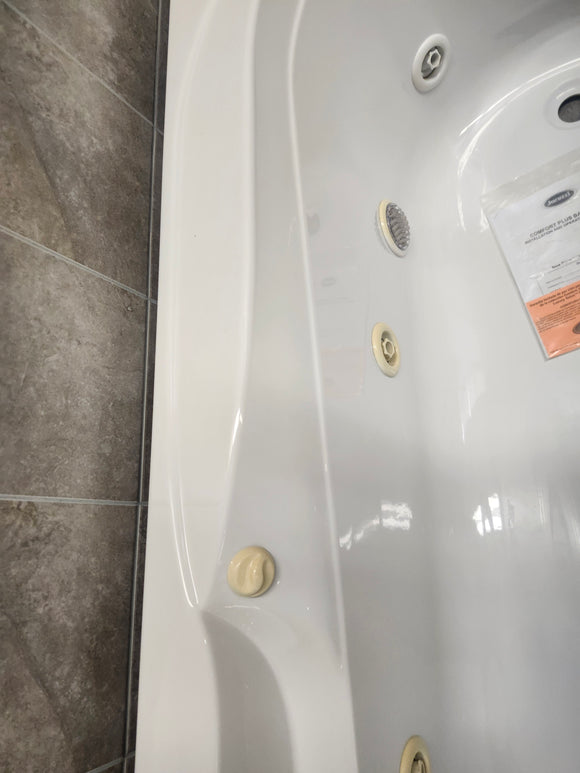 Maax Tub 72 x 36 Hydmax baccarat white floormodel clearance as is m6
