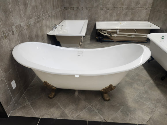 Vida Clawfoot Tub 72 x 31 with Feet White Floormodel Clearance m6