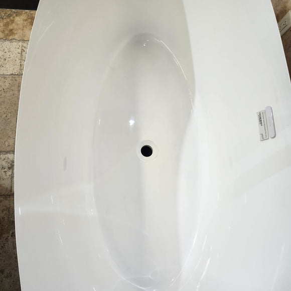 Aura Fiora 69 x 32 Freestanding Bathtub Floormodel Sold as is Clearance M9