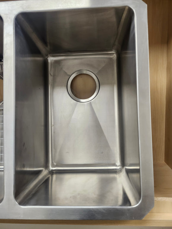 Vida Acute 27" x 18" Stainless Steel Square Undermount Kitchen Sink Floormodel Clearance as is