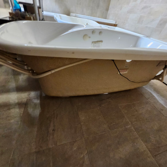 Maax Eterne 72 x 36 True Whirlpool Bathtub Floormodel Clearance As is Samor M10 101317100
