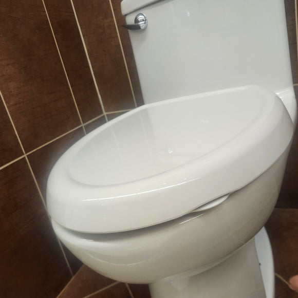 American Standard 1pc Elongated Toilet Floormodel Clearance as is (H9)2403128020