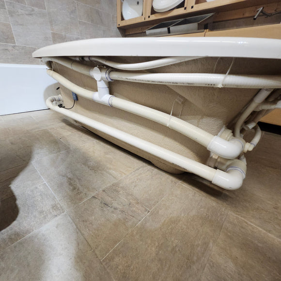 Maax Eterne 72 x 36 True Whirlpool Bathtub Floormodel Clearance As is Samor M10 101317100