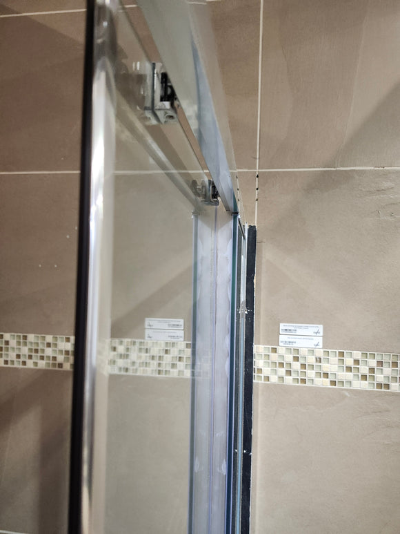 Maax 36" shower door square corner and vida shower base combo (as is)