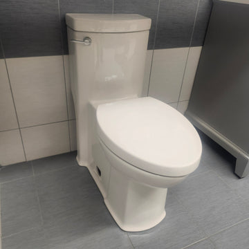 American Standard Boulevard Elongated Right Heigh 4.8lt White Toilet Floormodel Clearance as is J10
