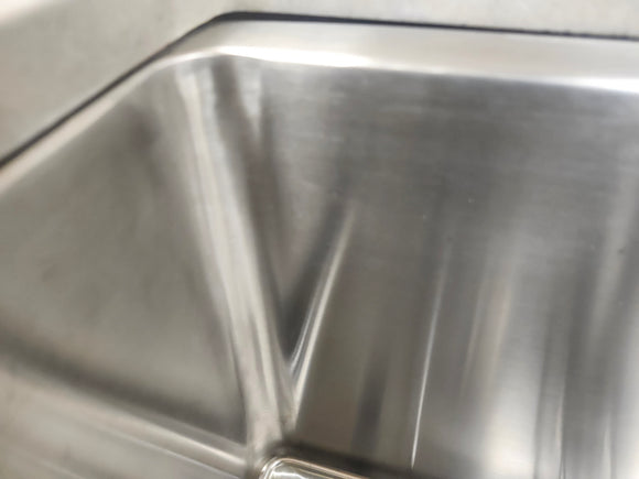 Vida Acute 32" x 18" Stainless Steel Square Undermount Kitchen Sink Floormodel Clearance As is
