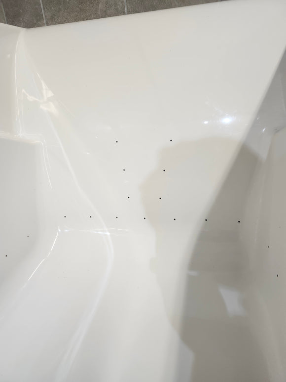Maax Tub 72 x 36 Arofeel optik white floormodel clearance as is m6