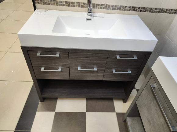 Aura Vero 39" Vanity Base and Top combo (as is)
