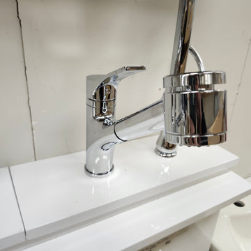 Vida Kitchen Faucet with Extending Faucet Head Chrome Floormodel Clearance As Is