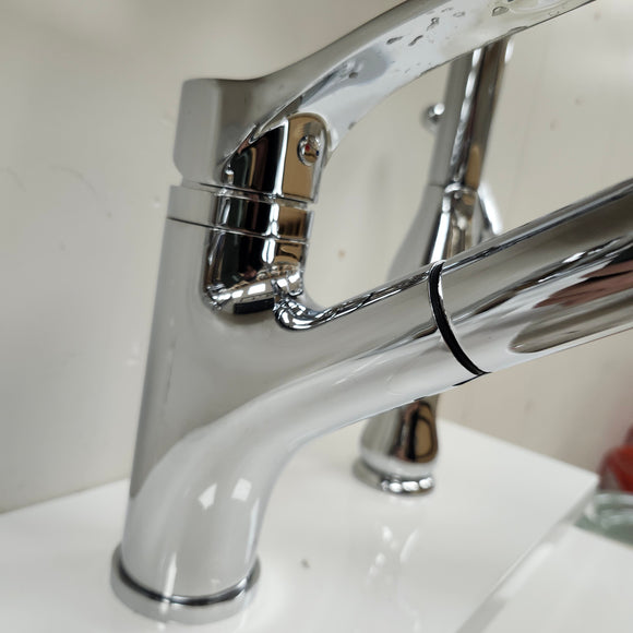 Vida Kitchen Faucet with Extending Faucet Head Chrome Floormodel Clearance As Is