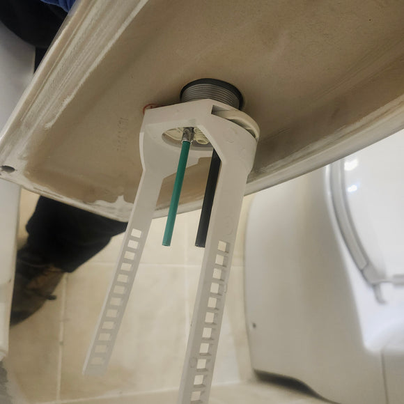 Kohler 2pc Elongated Toilet with Seat Floormodel Clearance as is K4472 K4308  I12