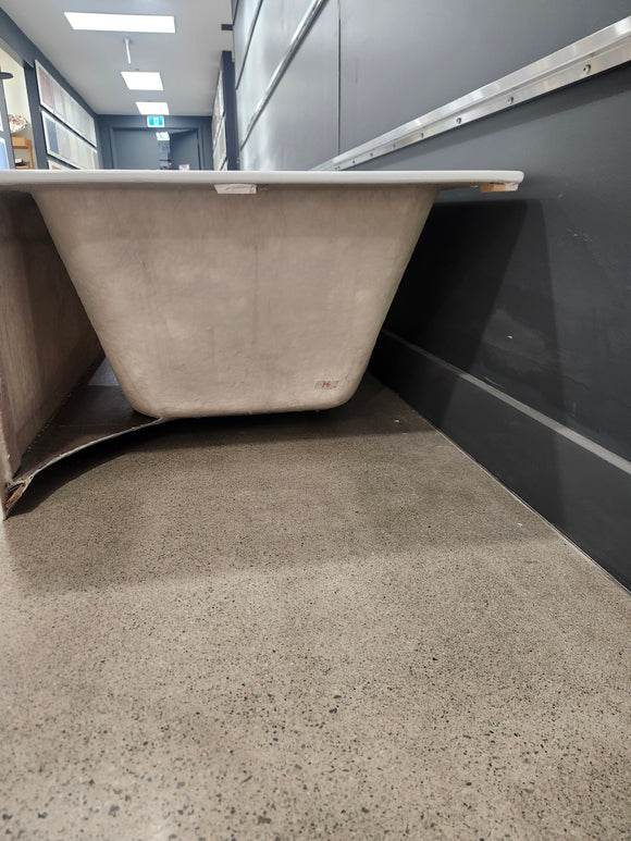 Aura Alcove Tub with Skirt Floormodel Clearance with Skirt Left Hand Drin As is 60 x 32 forma