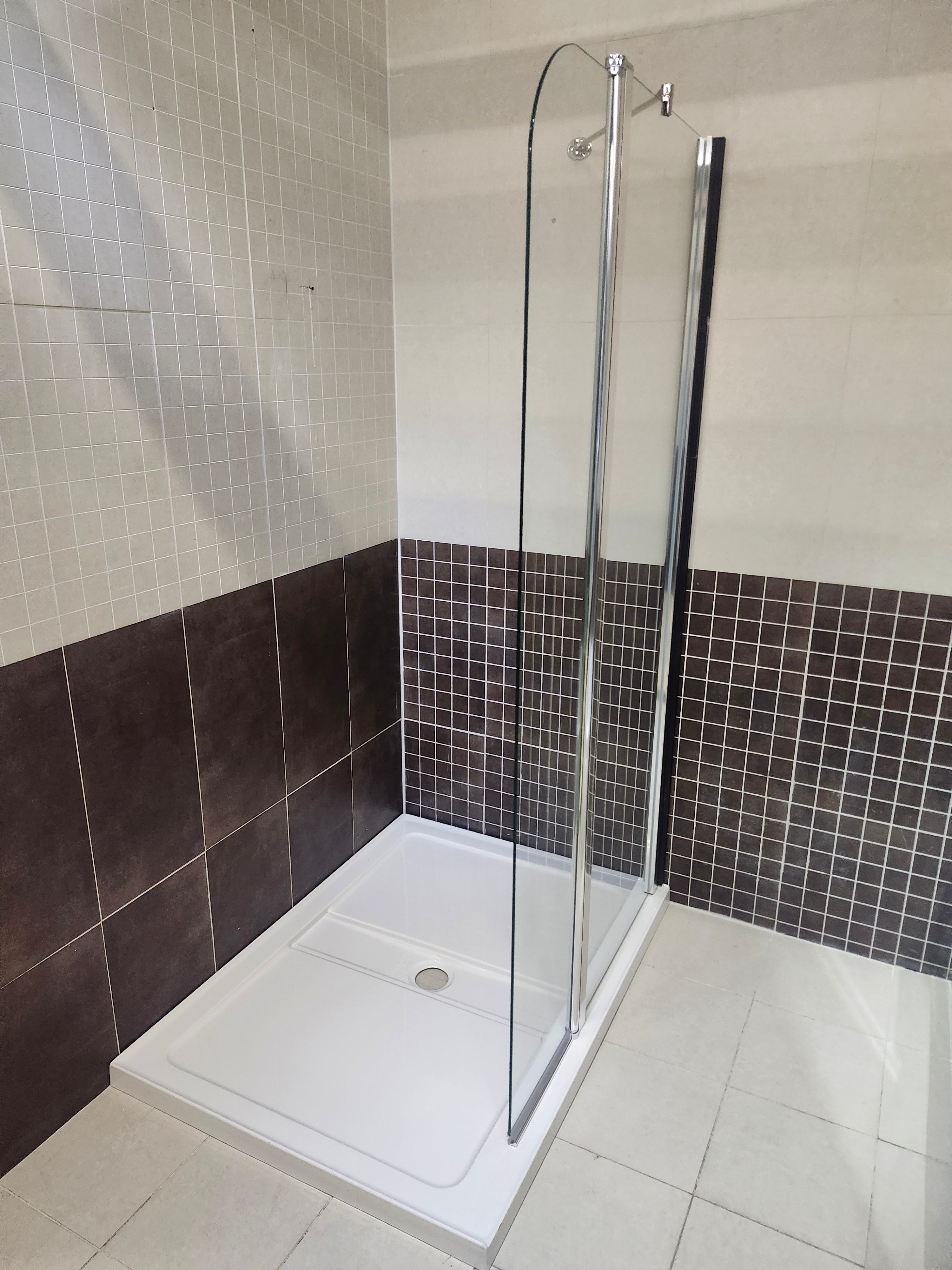 Vida 48 x 36 shower bsae and vida shower door (as is)
