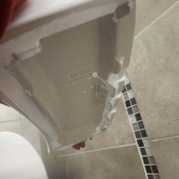 Kohler Floormount Clearance Sold as is (I16) with touchless flush k1954