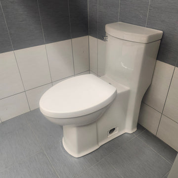 American Standard Boulevard Elongated Right Heigh 4.8lt White Toilet Floormodel Clearance as is J10 - 0