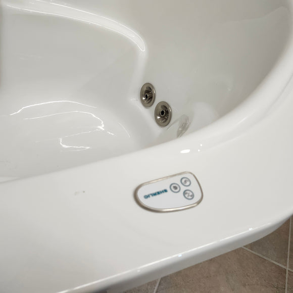 Sherlic Whirlpool System 60 x 60 Vaentino Built in Bathtub Brushed nickel Hardware Floormodel as is Clearance m8