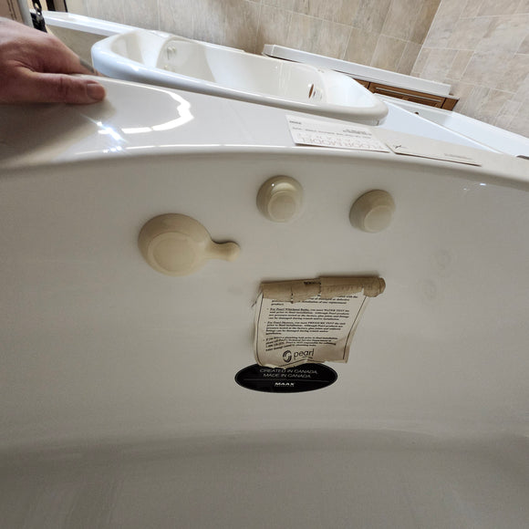 Maax Eterne 72 x 36 True Whirlpool Bathtub Floormodel Clearance As is Samor M10 101317100