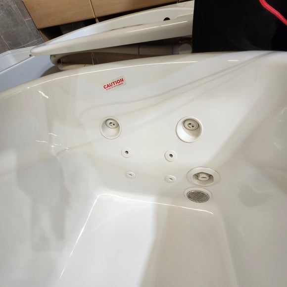 Maax Eterne 72 x 36 True Whirlpool Bathtub Floormodel Clearance As is Samor M10 101317100