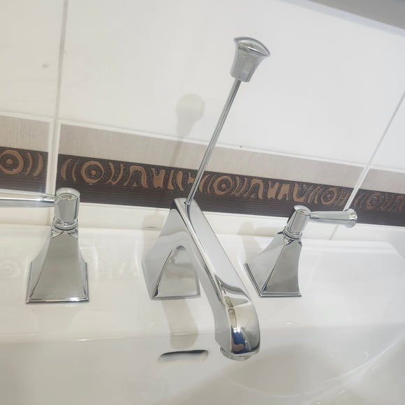 8CC 3 Hole Classic Bathroom Vanity Faucet Floormodel Clearance As Is