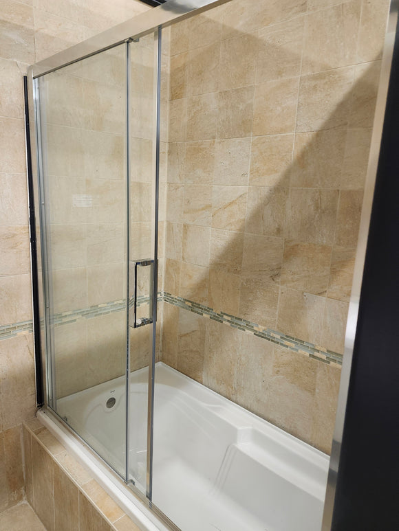Maax 60 x 32 built in bathtub and vida tub door (as is) J7