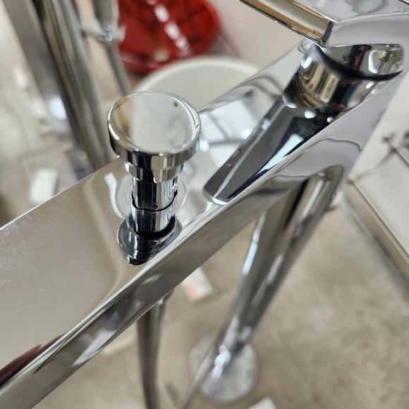 Aquabrass Roman Deck Tub Filler Metro Chrome With Hand Held Shower Head Floormodel Clearance As Is
