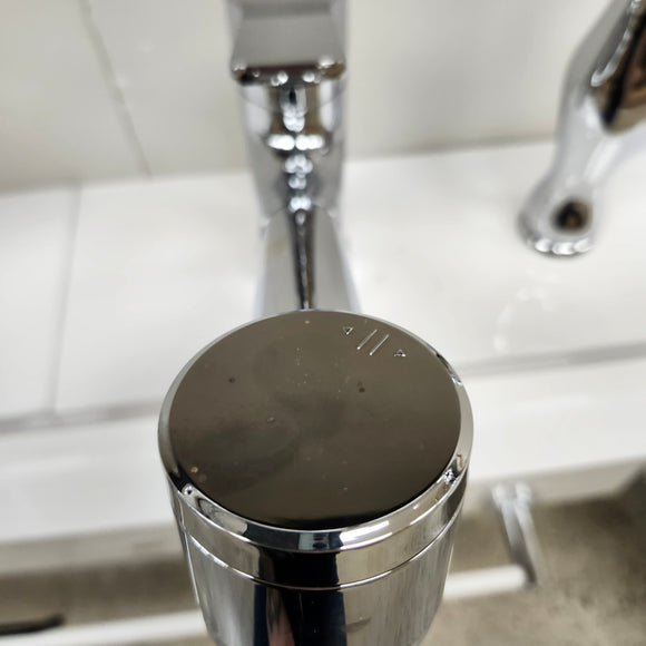 Vida Kitchen Faucet with Extending Faucet Head Chrome Floormodel Clearance As Is