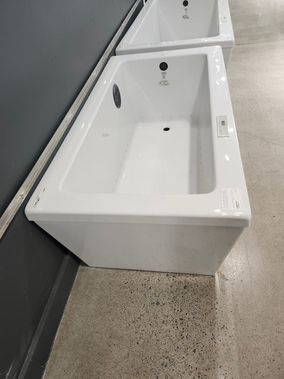 Neptune Freestanding Bathtub 60 x 32 Air Side Ametys White AM3260A Floormodel As is Etobicoke