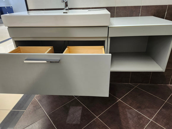 30" Fairmont Design Vanity & Countertop Combo with Bridge (as is) l2