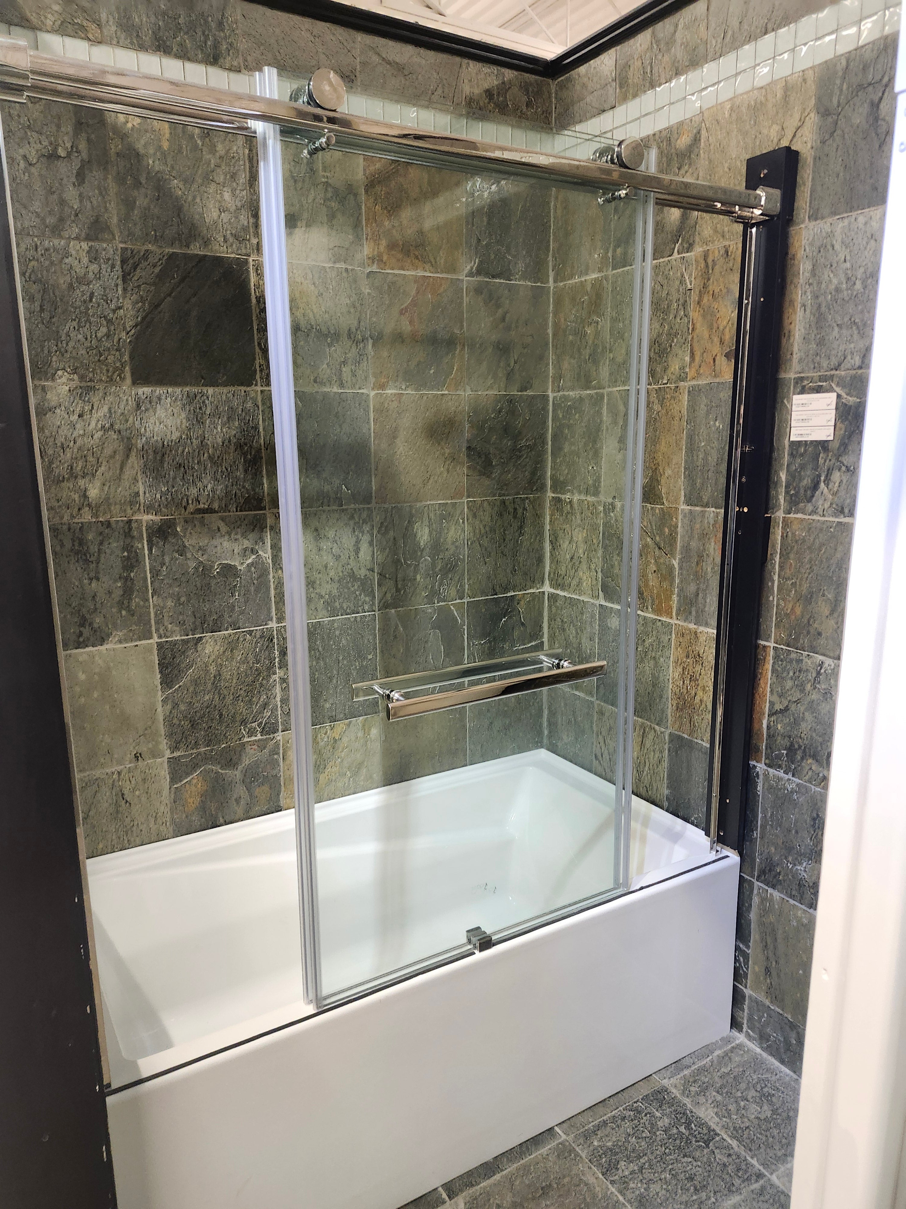 neptune 60 x 32 built in bathtub and vida tub door (as is)