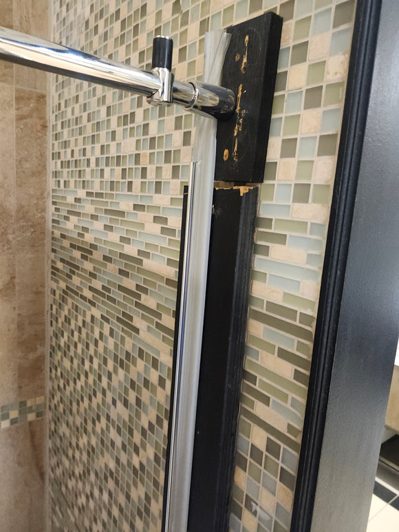 Maax Shower door and Vida Shower Base combo (as is)