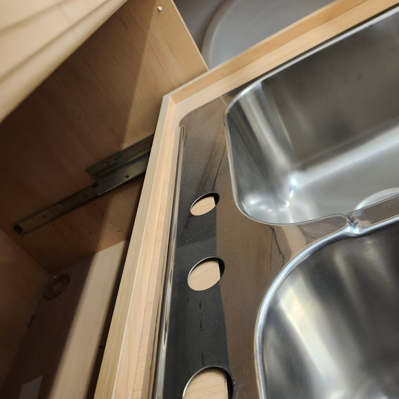 Vida Axes 31 x 20 3 Hole Kitchen Sink 2 Bowl Floormodel as is m10
