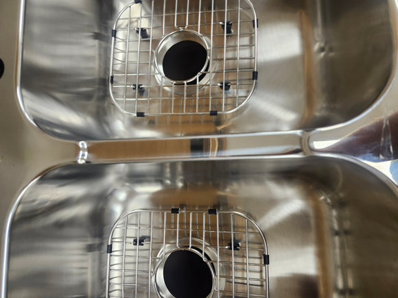 Vida Axes 31" x 20" Stainless Steel 3 Hole Overmount Kitchen Sink Floormodel Clearance