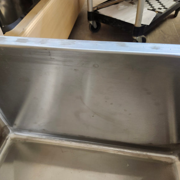 Vida Acute 18 x 18 Undermound Single Bowl Kitchen Sink Floormodel Clearance As Is m10