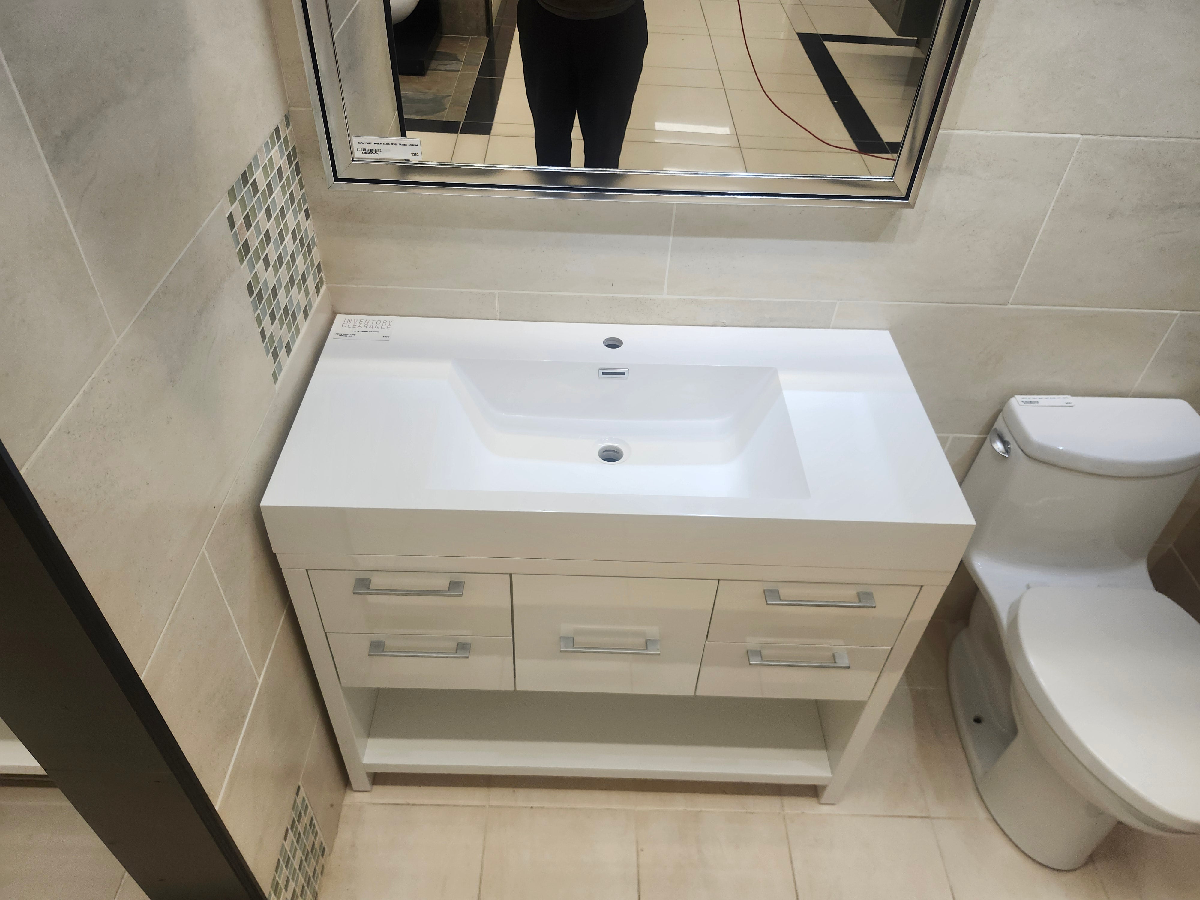 39" Vero Glossy White Vanity with Countertop Combo (as is)