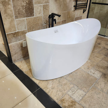 Aura Fiora 69 x 32 Freestanding Bathtub Floormodel Sold as is Clearance M9 - 0