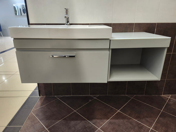 30" Fairmont Design Vanity & Countertop Combo with Bridge (as is) l2