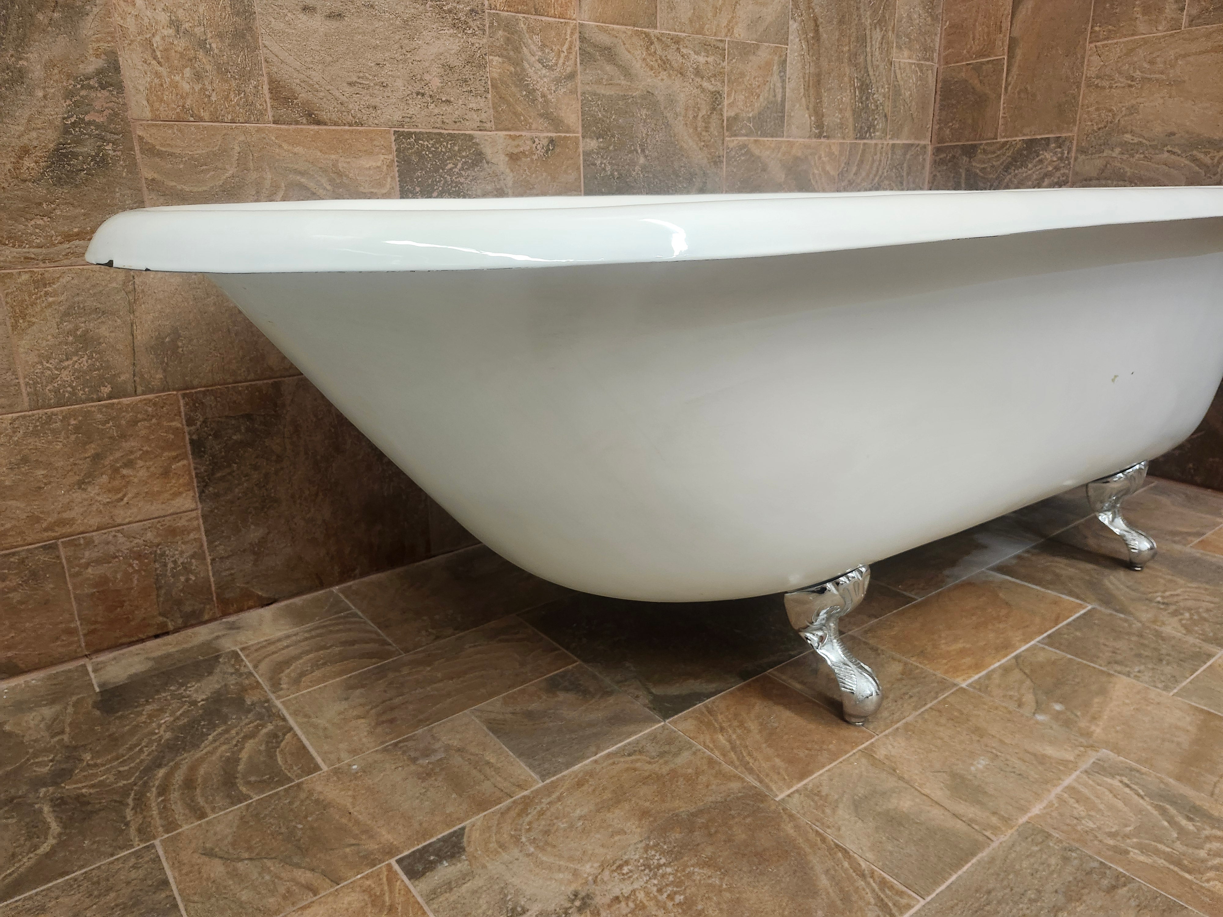 Clawfoot 67x30 Roll Top Freestanding Bathtub (No Feet) (as is) - 0